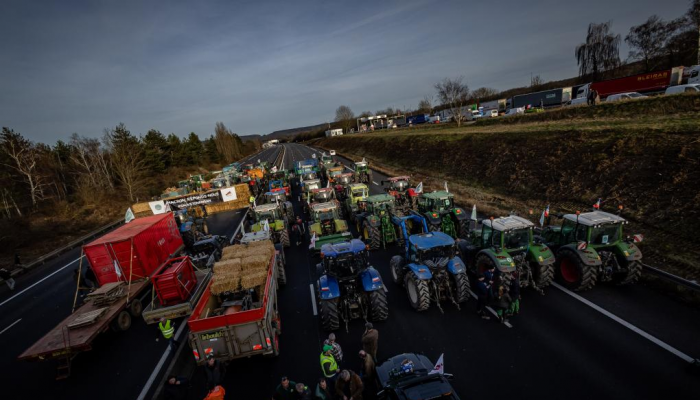 French farmers' protests block highways around Paris