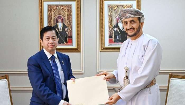 Sheikh Khalifa receives copy of credentials of Myanmar ambassador