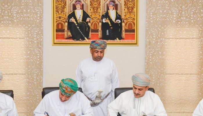 هيئة البيئة والشركة العمانية للخدمات النفطية والبيئية (OP) توقعان على عقد إدارة وتشغيل وحدة الإستجابة الأولية لحوادث التلوث الزيتي