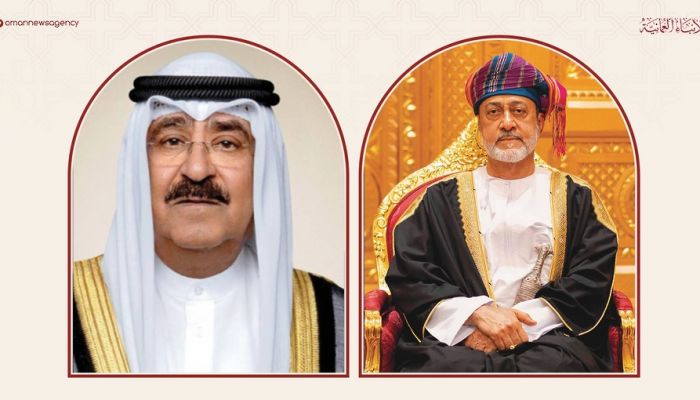 جلالة السلطان المعظم في مقدمة مستقبلي أمير دولة الكويت