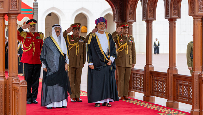 Emir of Kuwait arrives in Oman
