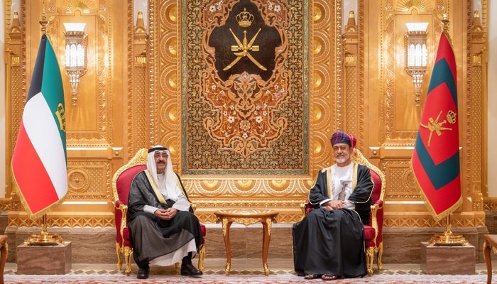 جلالة السُّلطان المعظم وأمير دولة الكويت يستعرضا مسيرة العلاقات الأخوية الوثيقة بين البلدين