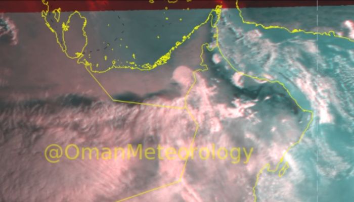 تدفق السحب على أجزاء من سواحل بحر عمان وفرص لهطول أمطار متفرقة
