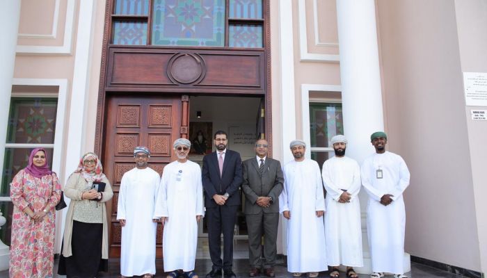 الكلية الحديثة للتجارة والعلوم وبنك نزوى يؤسسان شراكة استراتيجية