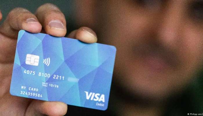 Germany: Hamburg begins issuing Visa cash cards for refugees