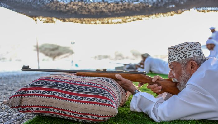 انطلاق مسابقة الرماية بالأسلحة التقليدية فئة السكتون بمسندم