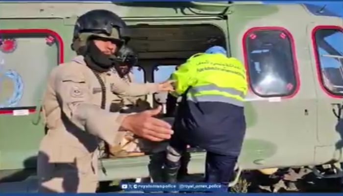 طيران الشرطة ينقذ امرأة مصابة بجبل شمس