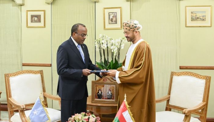 جلالة السُّلطان المعظم يتلقى رسالةً خطيةً من الرئيس الصومالي