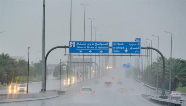 تأثر أجواء سلطنة عمان بمنخفض جوي بدءا من يوم غد