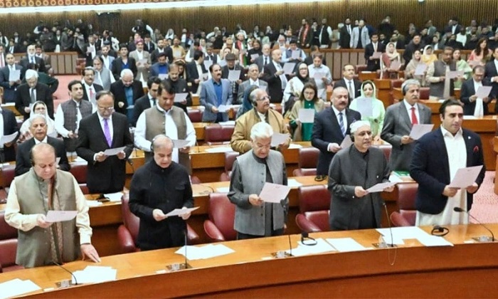 Newly elected members of Pakistan National Assembly' sworn-in amid ruckus