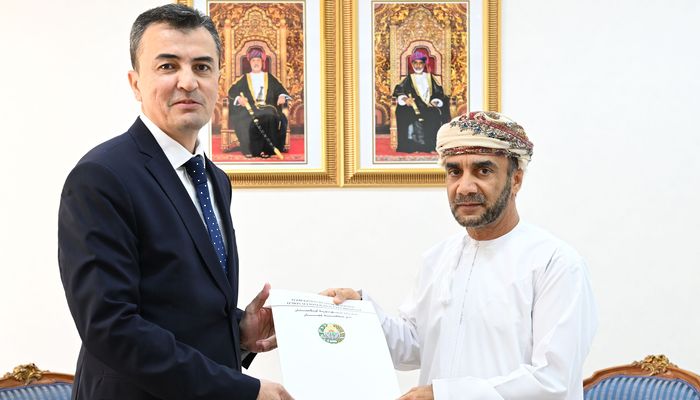 وزير الخارجية يتلقى رسالةً خطيةً من نظيره الأوزبكي