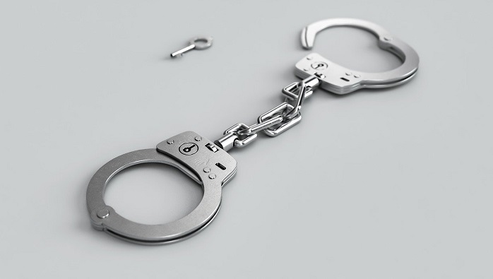 Four arrested for stealing from several shops in South Al Sharqiyah