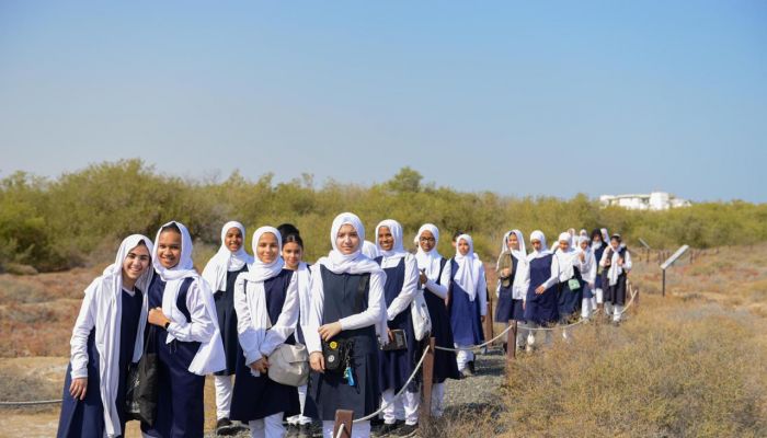 هيئة البيئة تستقبل طلبة مدارس وجامعات بمحمية القرم الطبيعية