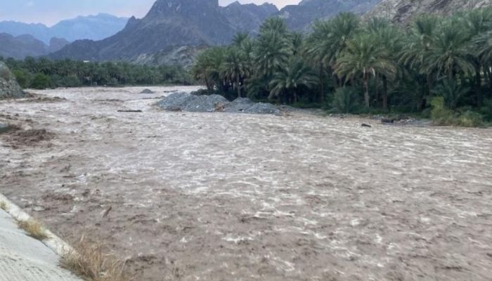 هطول أمطار غزيرة على ولايات محافظة جنوب الباطنة