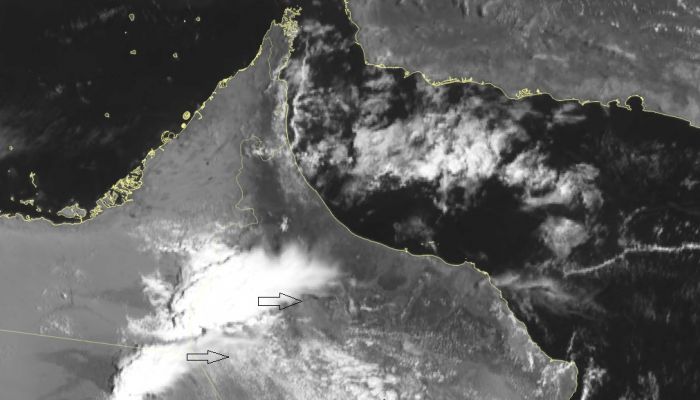الأرصاد: تدفق السحب على محافظتي الظاهرة والداخلية وفرص هطول أمطار غزيرة
