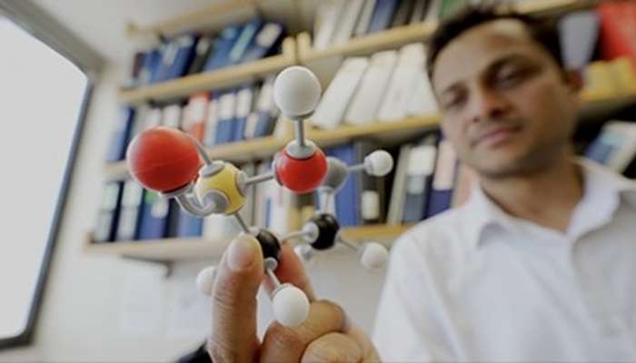 Engineers develop light-controlled molecular devices