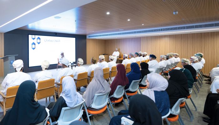 الشيخ الدكتور إبراهيم الصوافي يقدم محاضرة بعنوان "كنوز رمضان" لموظفي بنك العز الإسلامي