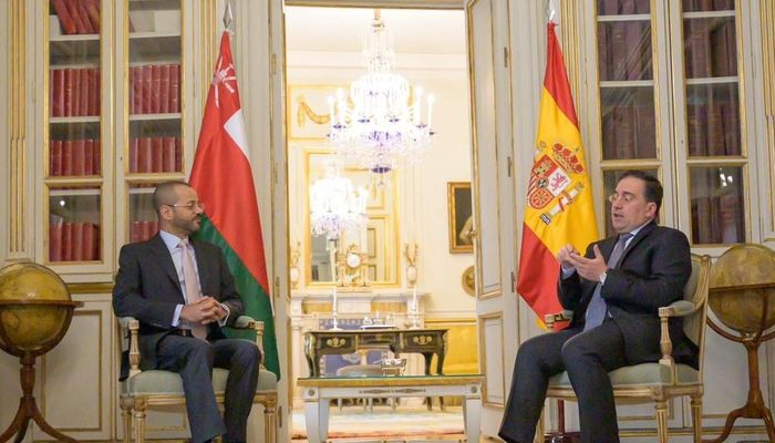 وزير الخارجية يبحث عددا من القضايا الإقليمية والعالمية مع نظيره الإسباني
