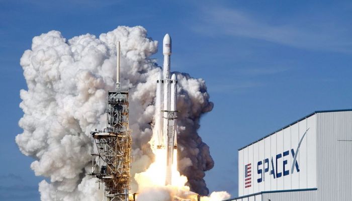 سبيس إكس تطلق 22 قمرا صناعيًّا جديدًا إلى الفضاء