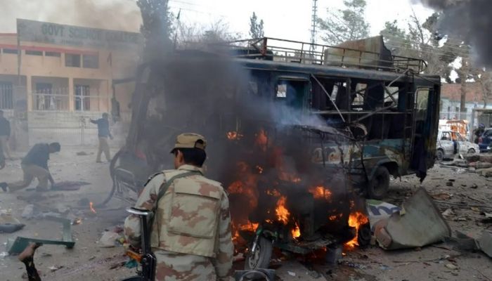 مقتل 6 أشخاص في هجوم بسيارة مفخخة في باكستان