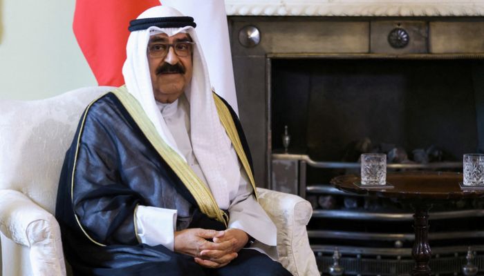 أمير الكويت يقبل استقالة الحكومة ويطالبها بالاستمرار في تصريف الأعمال