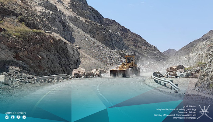 Transport Ministry deals with rock collapse in North Al Batinah