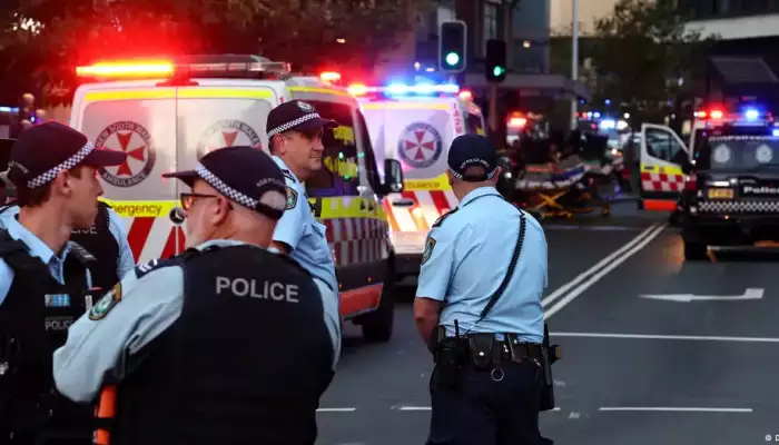 Sydney police say 7 dead after shopping mall stabbings