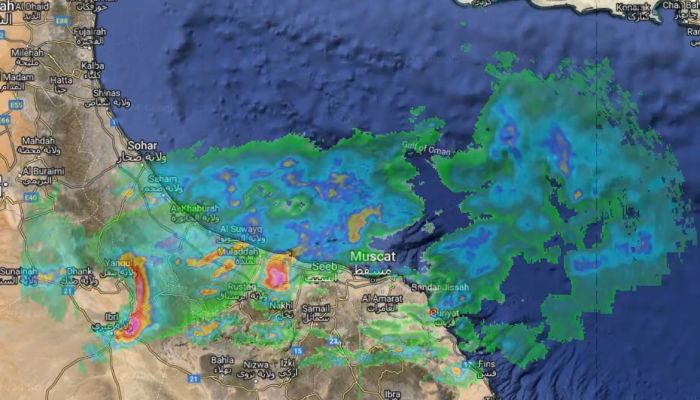 الإنذار المبكر يحذر من استمرار هطول الأمطار على سلطنة عمان
