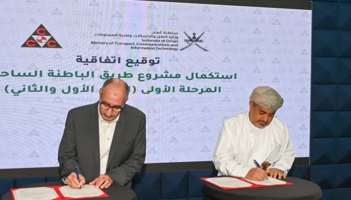 توقيع اتفاقية استكمال المرحلة الأولى لمشروع طريق الباطنة الساحلي