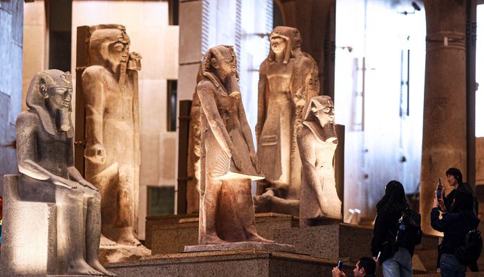 مصر تستعيد رأس تمثال للملك رمسيس الثاني من سويسرا