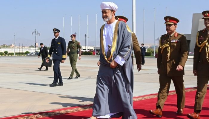 جلالة السلطان المعظم يتوجه إلى دولة الإمارات الشقيقة