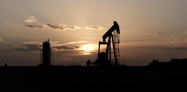 النفطُ يرتفع مع استمرار التركيز على مخاطر التوتر بالشرق الأوسط