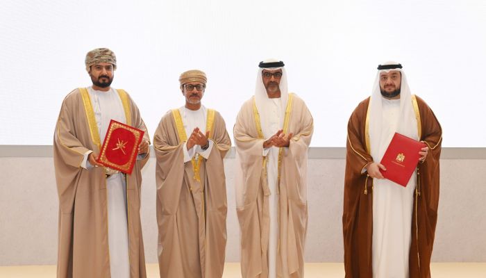 سلطنة عمان ودولة الإمارات يوقعان عدة اتفاقيات في مجالات مختلفة