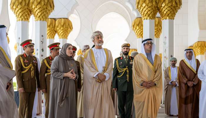 His Majesty visits Sheikh Zayed Grand Mosque
