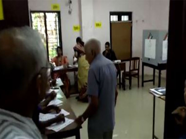 India: Voting begins in 88 seats in second phase of Lok Sabha elections
