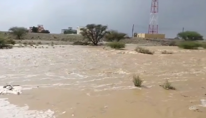 هطول أمطار غزيرة  على ولايتي الرستاق والعوابي