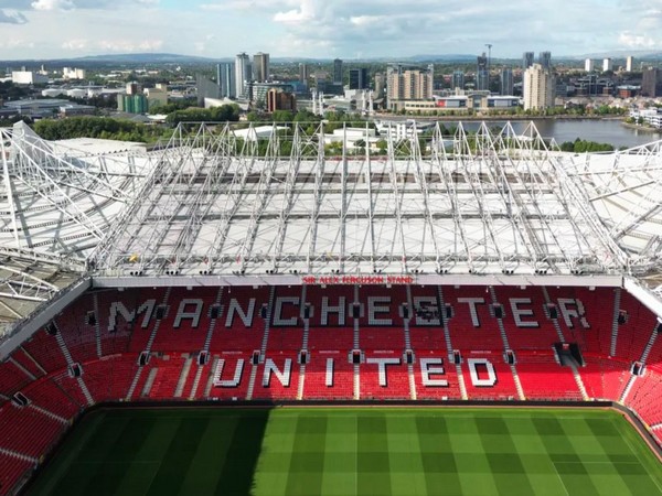 Manchester United CEO, CFO to step down at season-end