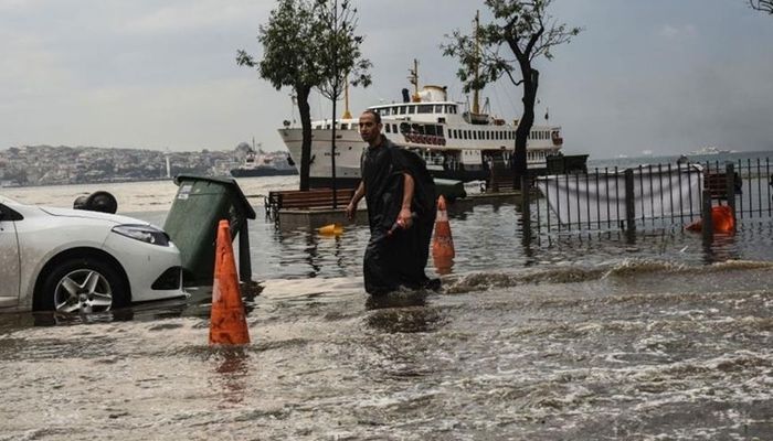 فيضانات عارمة بالعاصمة التركية