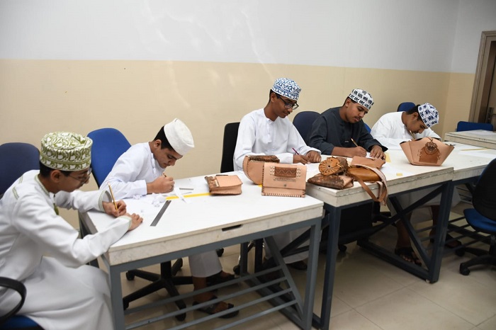 Omani students from Muscat Governorate receive training in traditional crafts