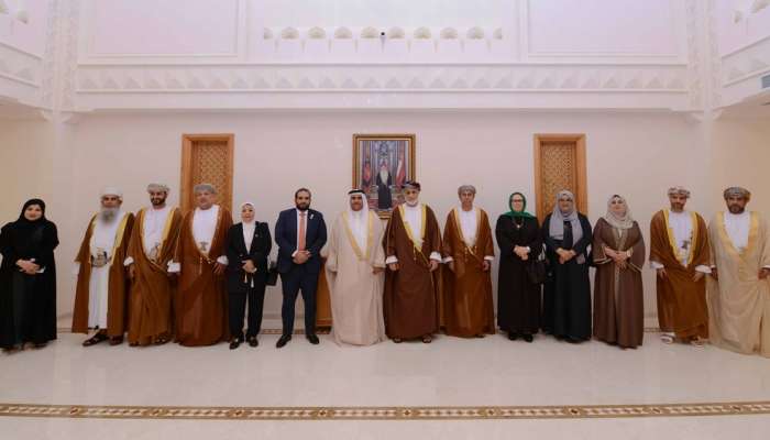 State Council Chairman meets Arab Parliament delegation