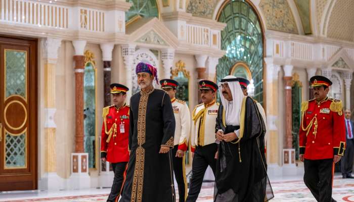 Sheikh Mishal hosts an official dinner in honour of His Majesty