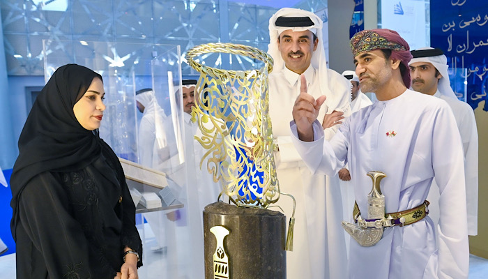 Emir of Qatar visits Oman pavilion at Doha International Book Fair