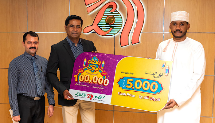 Lulu hands over cash prizes to ‘Shop and Win’ promotion winners