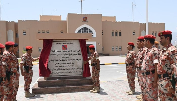قائد الجيش السلطاني العُماني يفتتح عددًا من المنشآت العسكرية