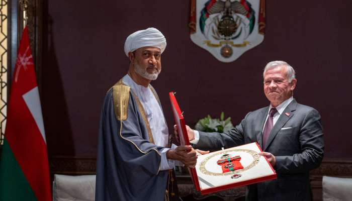 HM the Sultan, King of Jordan exchange medals