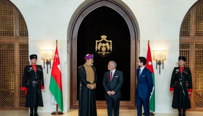 جلالة السلطان المعظم وملك الأردن يتبادلان الأحاديث الأخوية