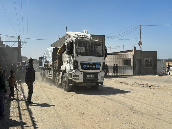 Humanitarian aid continues to enter Gaza through Kerem Shalom, Erez West crossings