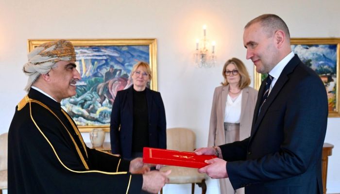 سفير سلطنة عُمان لدى آيسلندا يقدم أوراق اعتماده