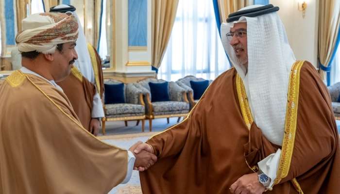 Crown Prince of Bahrain receives Minister of Information