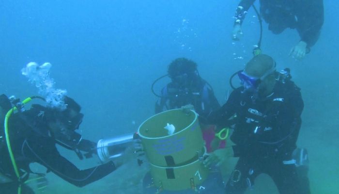 إجراء مسح جيولوجي بحري لأحد ينابيع المياه الحارة المكتشفة حديثًا في ضلكوت